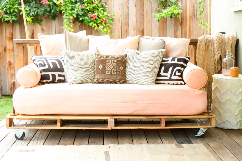Good Ideas for Pallets Daybed