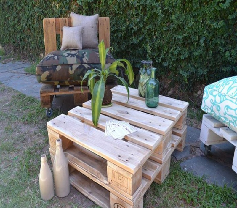 Outdoor Sofa Made with Pallets 4
