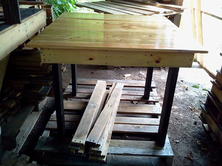 DIY Pallets Colorado Dinner Table 4