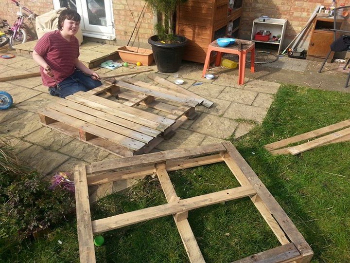 DIY Pallets Fence To Secure The Garden | Pallet Ideas