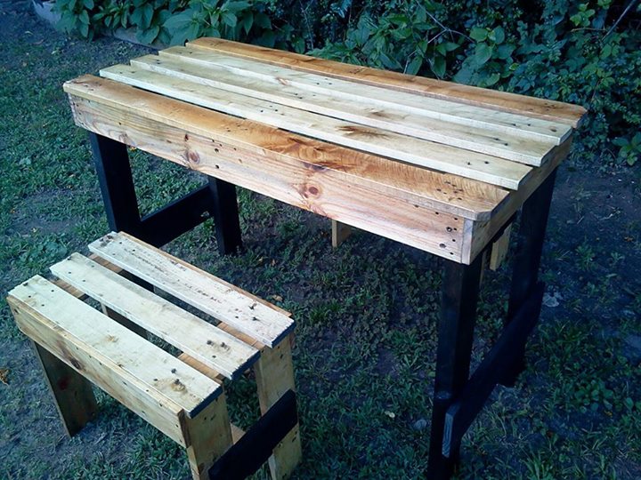 Recycled Pallets Garden Table Set | Pallet Ideas
