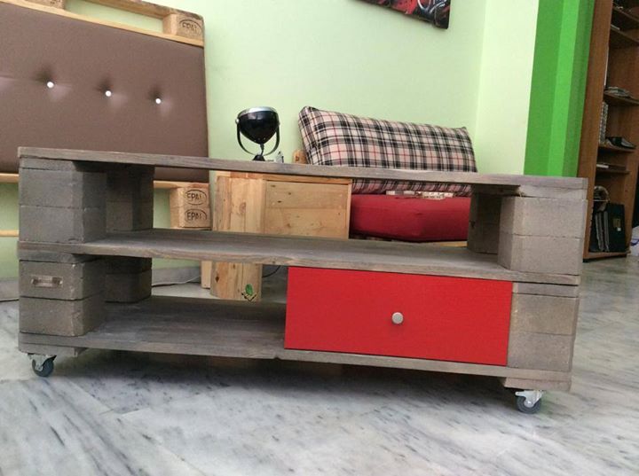Pallets Coffee Table with Drawers | Pallet Ideas
