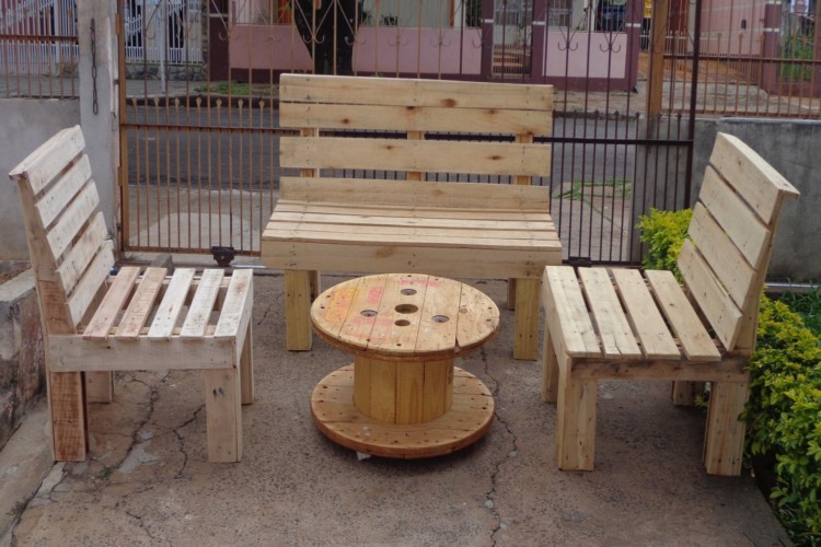 Pallets Cable Drum Table And Chairs Pallet Ideas