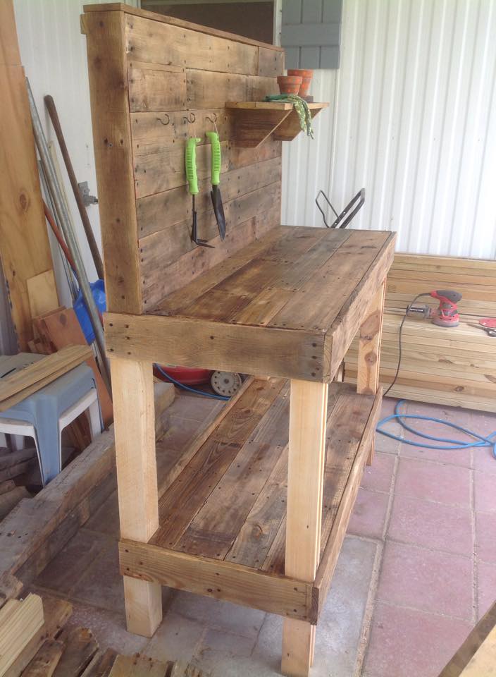 Potting Bench Made with Wooden Pallets | Pallet Ideas