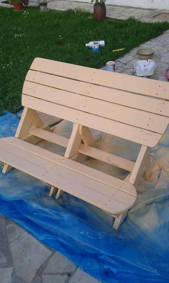 DIY Cute Pallets Made Bench