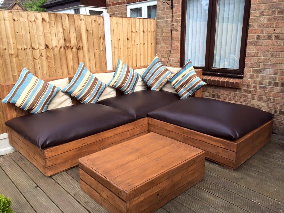 DIY Pallets Wood Corner Sofa