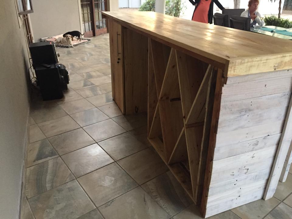 Bar Counter with Stools from Pallet Wood | Pallet Ideas