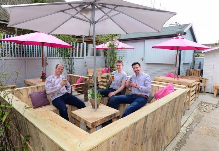 Cute Patio Furniture Out of Wooden Pallets | Pallet Ideas