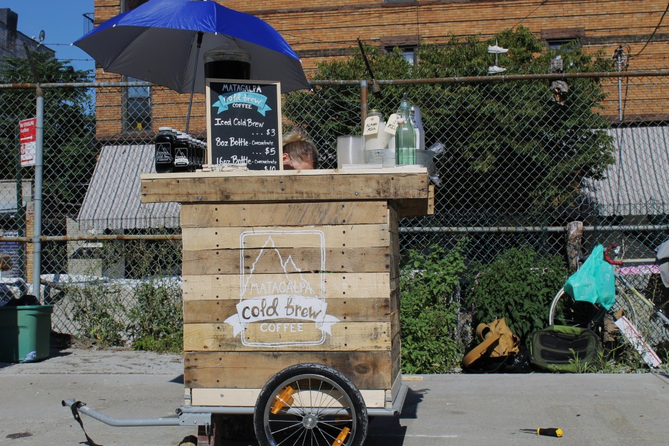 DIY Coffee Cart Made From Reclaimed Pallets 9