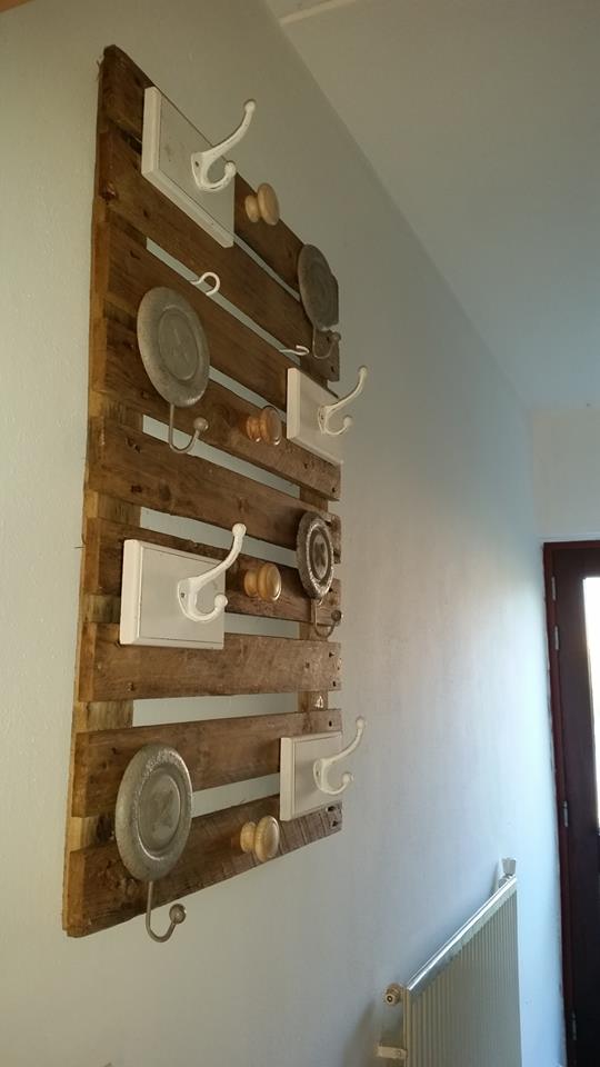 Wooden Pallet Wall Hanger | Pallet Ideas