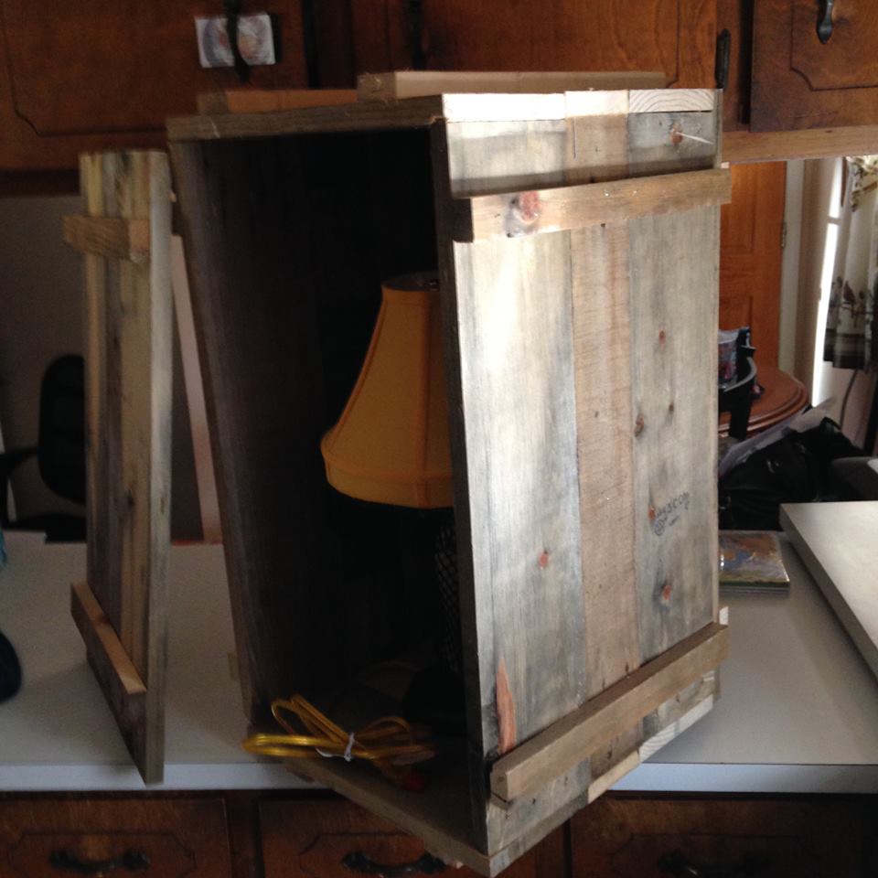 A christmas story leg lamps: 40" leg lamp A Christmas Story Lamp Crate | Pallet Ideas