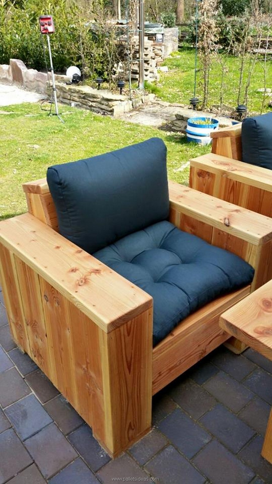 Pallet Wood Outdoor Lounge Furniture | Pallet Ideas