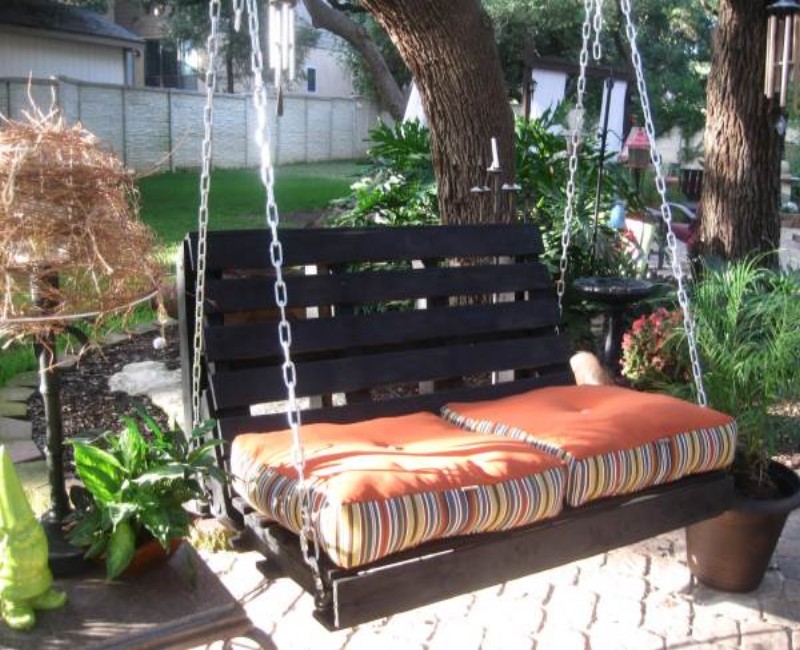Decorate Your Garden with Pallet Swing | Pallet Ideas: Recycled ... Pallet Patio Swing