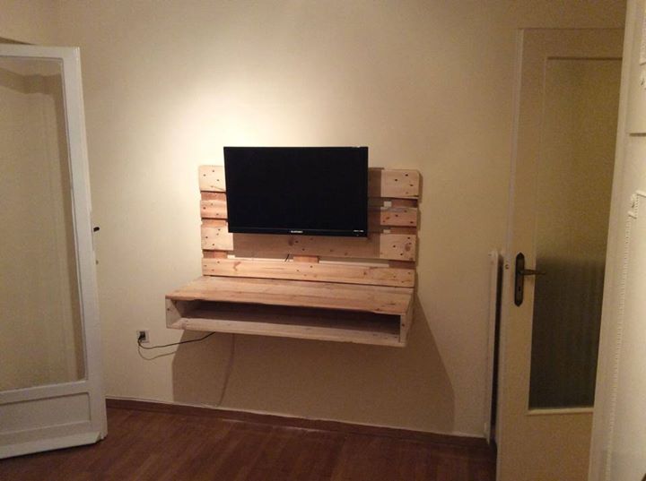 Eco Friendly Pallets TV Wall Hanging Stand | Pallet Ideas