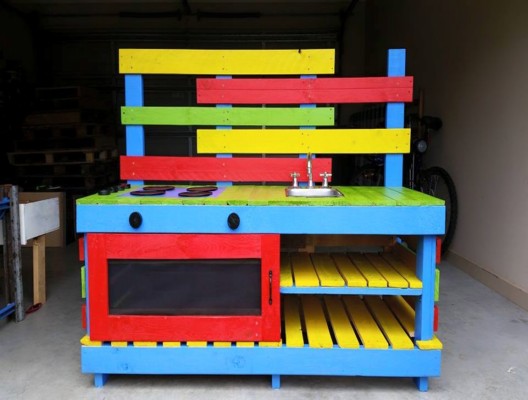 Outdoor Pallets Kitchen Unit for Kids