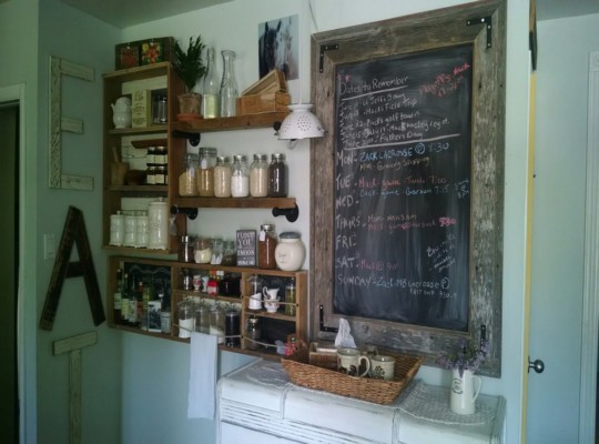 Pallets-Kitchen-Wall-Shelves-and-Chalkboard