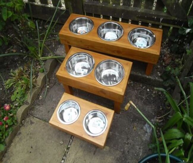 Dog-Feeding-Stations-Made-From-Pallet-Wood