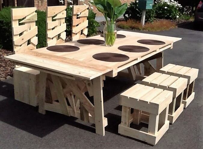 Patio-Pallets-Table-with-Chairs