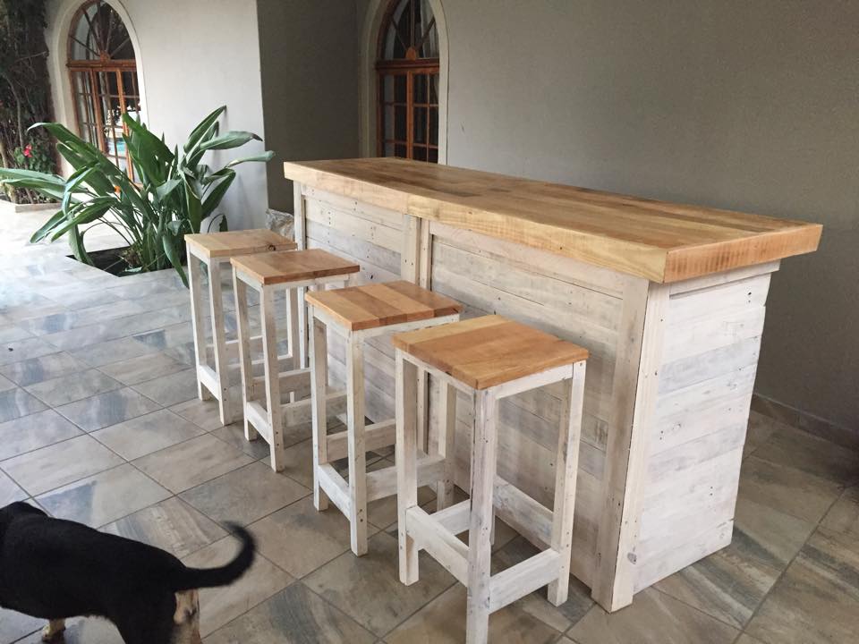 Bar Counter With Stools From Pallet, Pallet Bar Stool Ideas