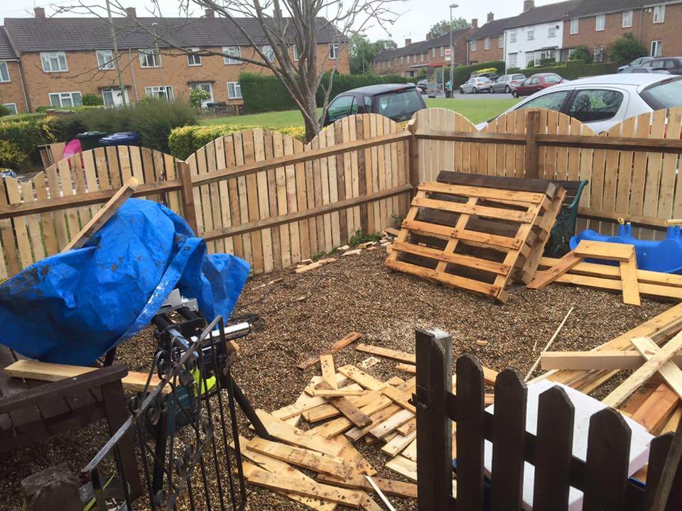 Home-Fence-Out-of-Pallets