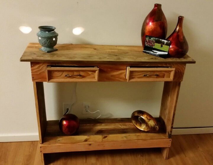 Rustic Pallet Wood Entry / Hallway Table | Pallet Ideas