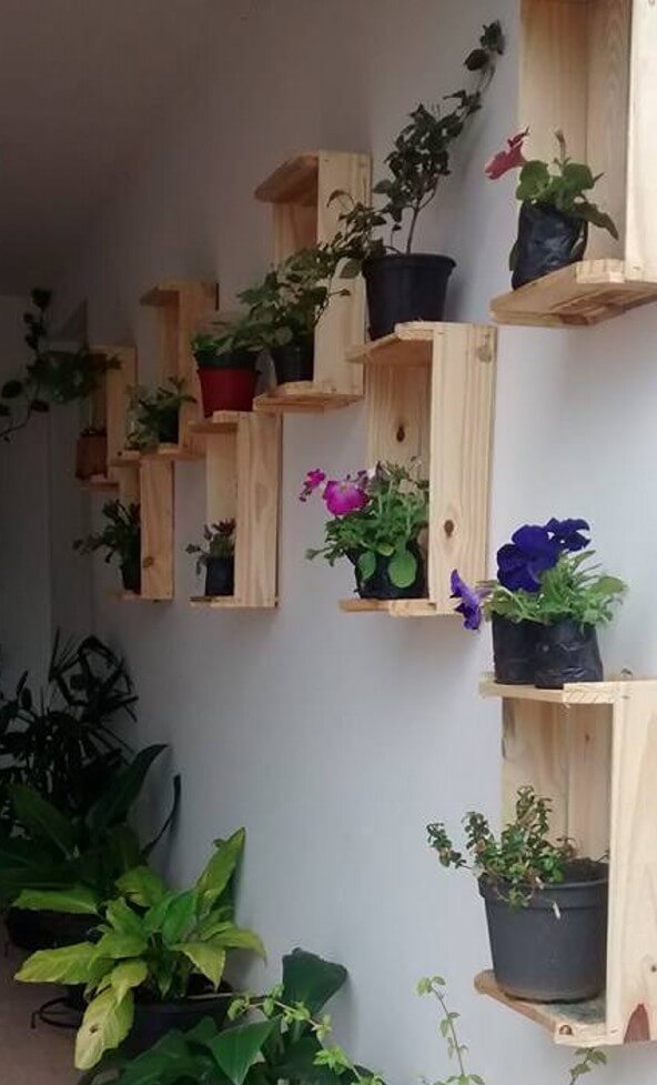 Pallets-Wood-Vertical-Planters