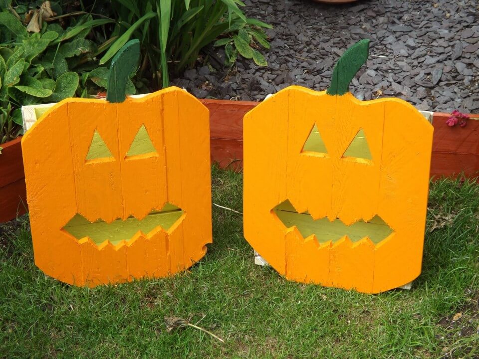 Pumpkins-Garden-Crafts-Out-of-Pallets