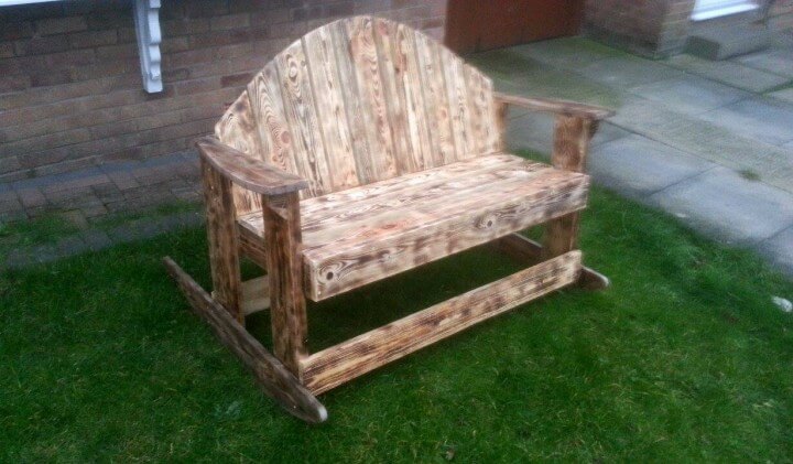 Recycled-Pallet-Patio-Bench