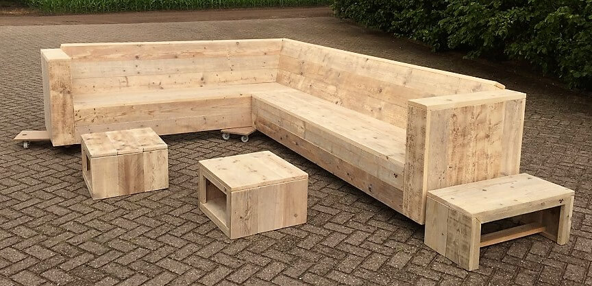 Wooden-Pallets-Couch
