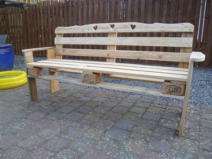 Patio-Pallet-Made-Bench