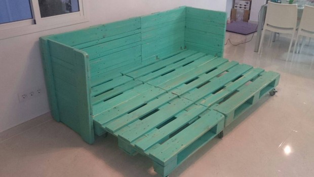 Movable Sofa Bed Out Of Pallet Wood, How To Make A Sofa Bed