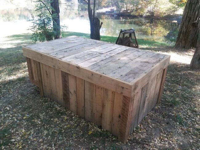 Pallets-Outdoor-Table