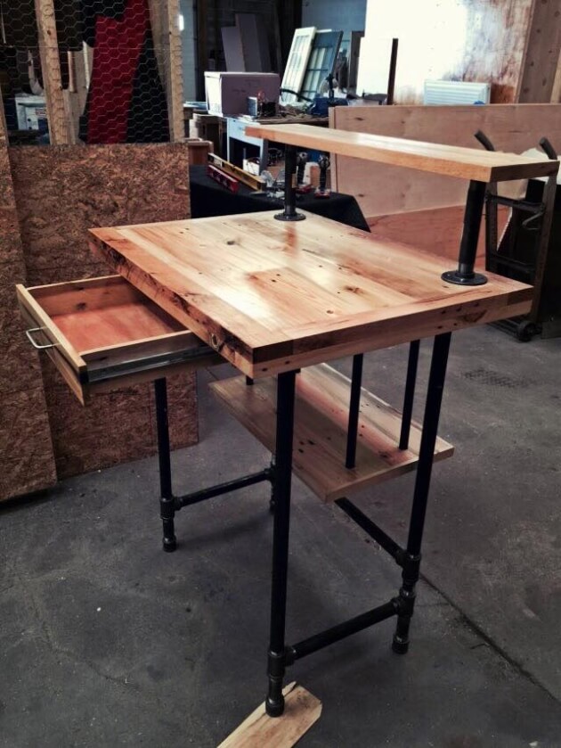 Reclaimed-Wood-Pallet-Desk