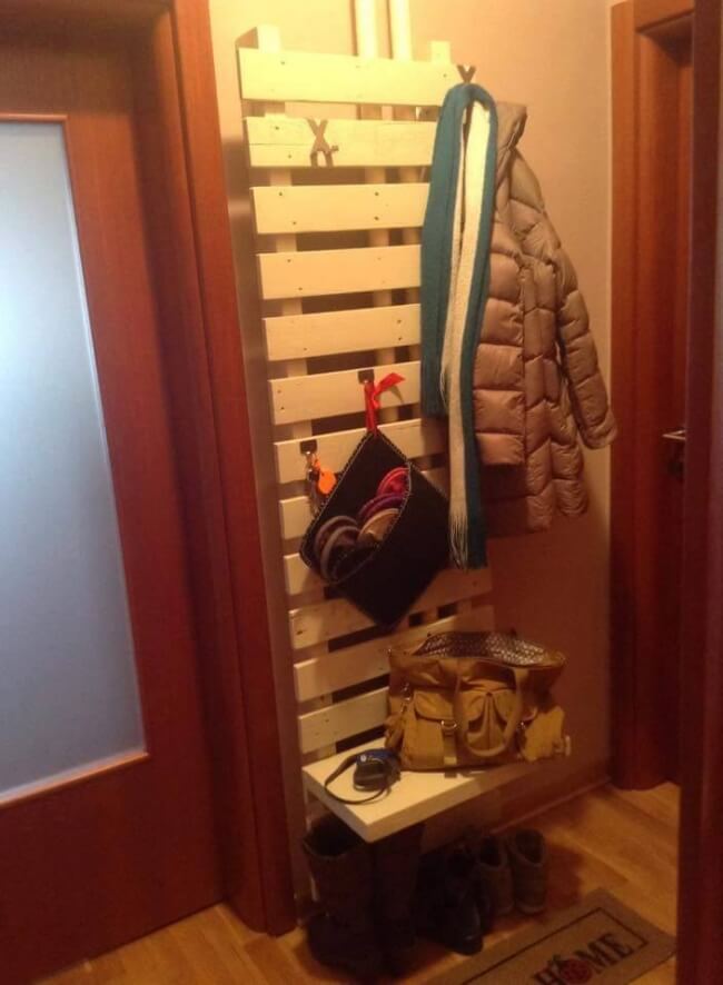 Pallet-Coat-Purse-Hanger