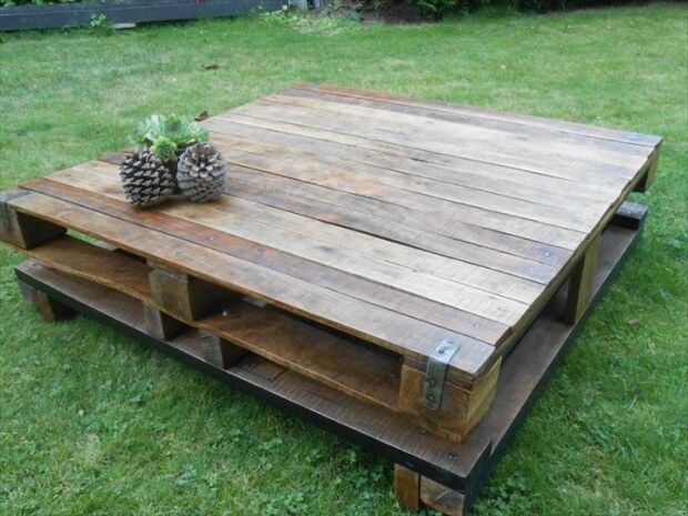Wood-Pallet-Coffee-Table