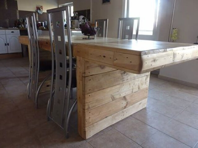 Wooden-Pallet-Dinning-Table