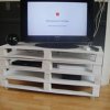DIY-Pallet-TV-Stand-on-Wheels