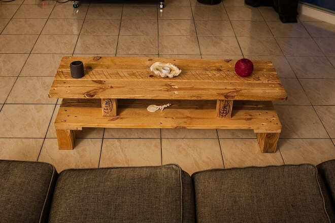 Simple-Rustic-Pallet-Wood-Table