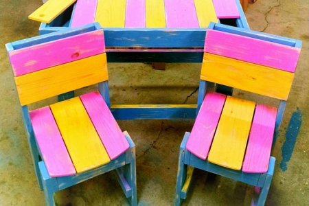 Colorful Pallet Table with Chairs