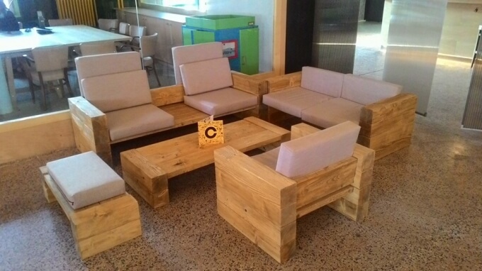 amazing-idea-for-pallet-couch