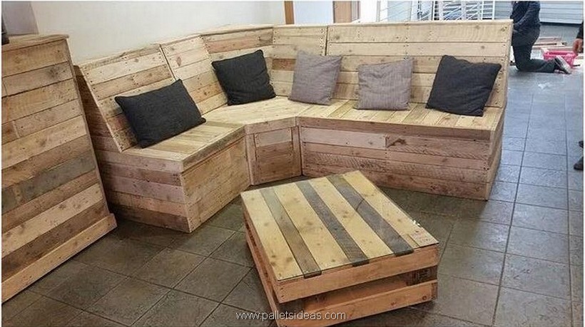 wooden-pallet-couch-with-table